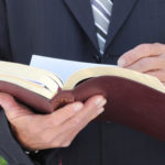 Photo of Cinco maneras de alentar a tu pastor (sin ensalzarlo)